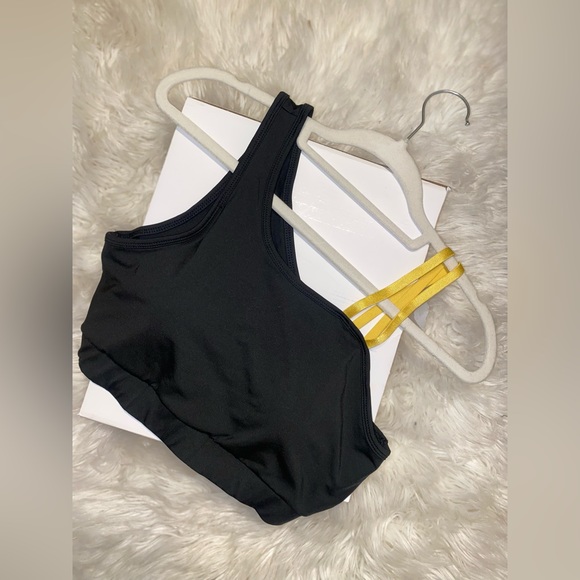 NEVER WORN Asymmetrical chest cut out Sports Bra - Picture 1 of 8